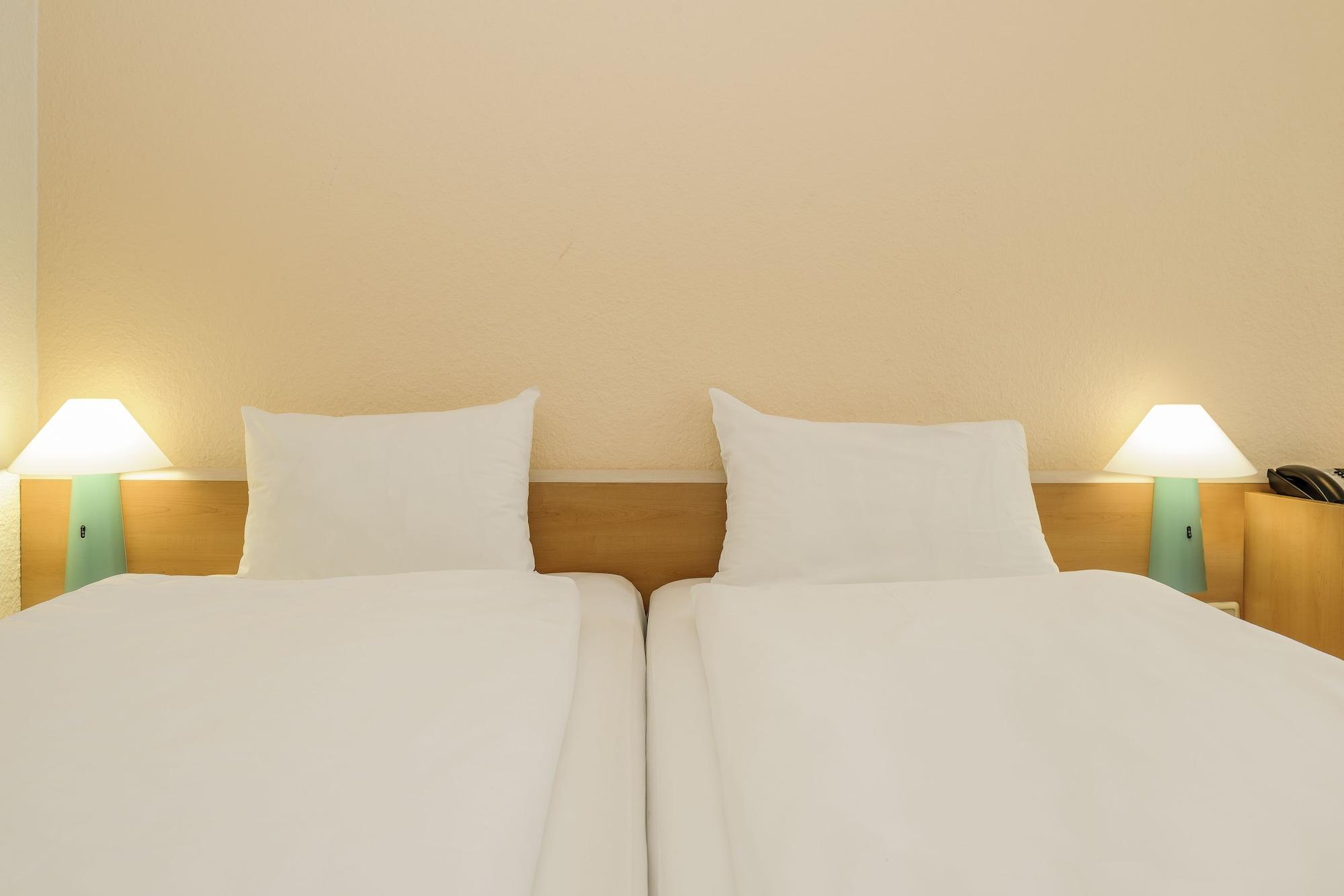 Hotel Ibis שטובל מראה חיצוני תמונה